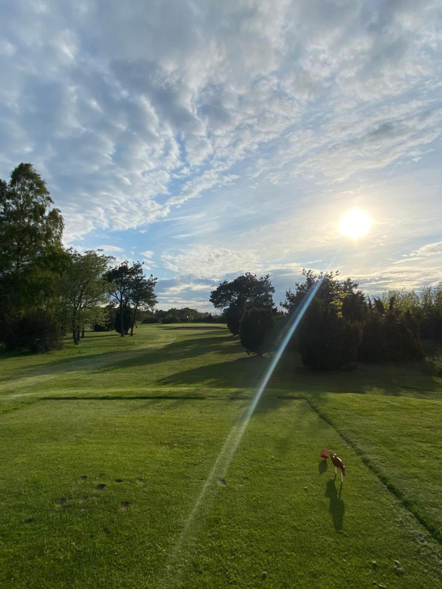 Naer Golfklubb Stugbyn Ξενοδοχείο Ljugarn Εξωτερικό φωτογραφία